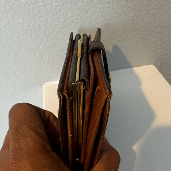 Louis Vuitton Kiss Wallet - Picture 9 of 14